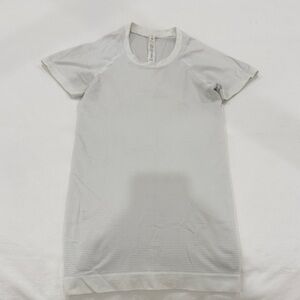 lululemon athletica White tight Top great for workouts